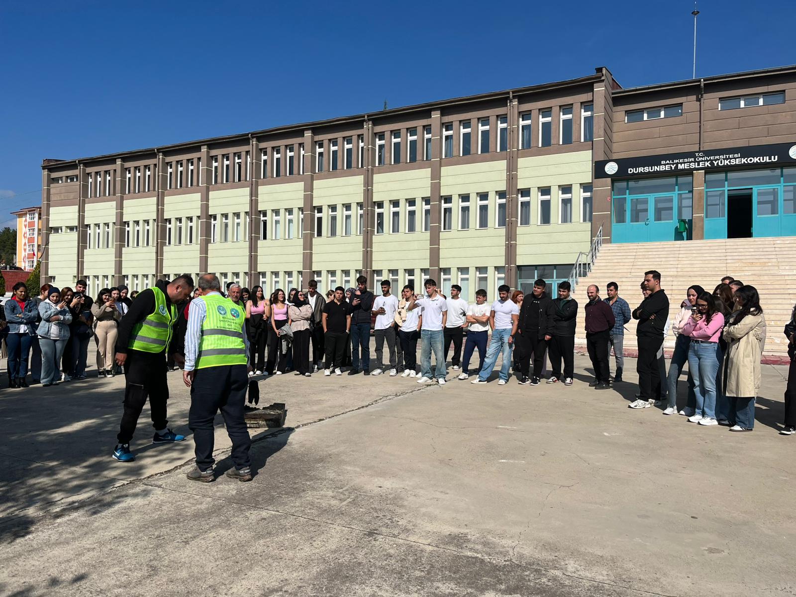 Dursunbey MYO’da Acil Durum Tatbikatı Gerçekleştirildi 5