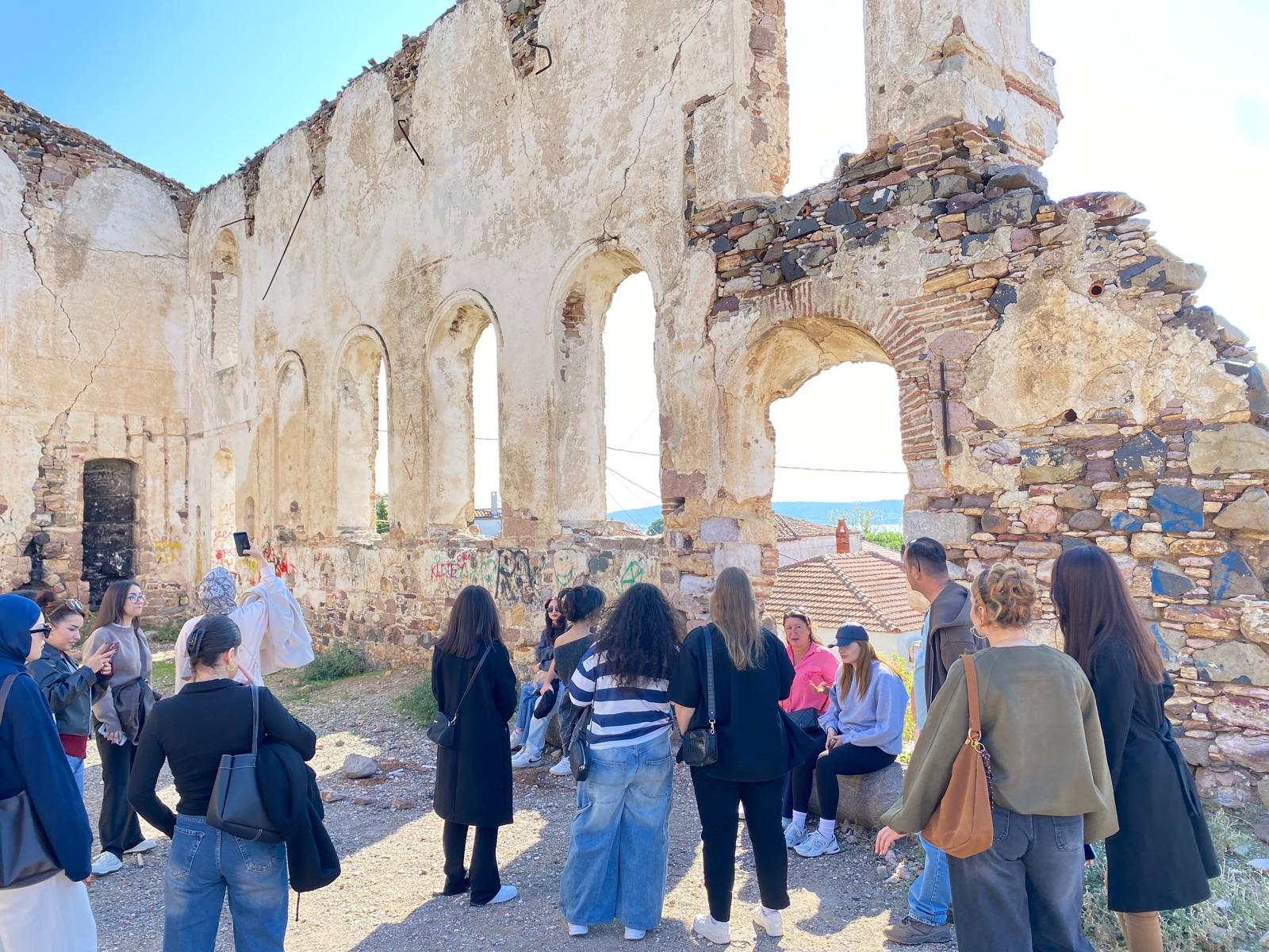 A technical trip to the Rahmi Koç Museum on Cunda Island and the Sevim and Necdet Kent Library as part of the Museology, Exhibition, and Storage course. 5