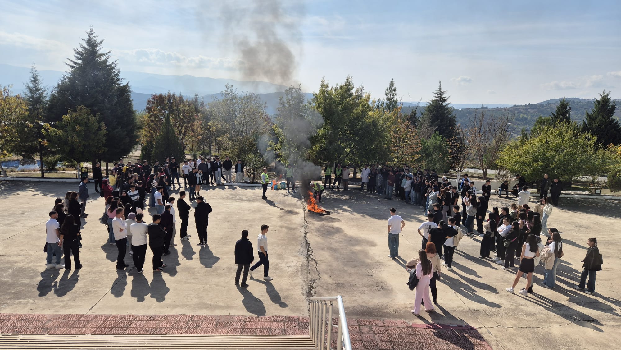 Dursunbey MYO’da Acil Durum Tatbikatı Gerçekleştirildi