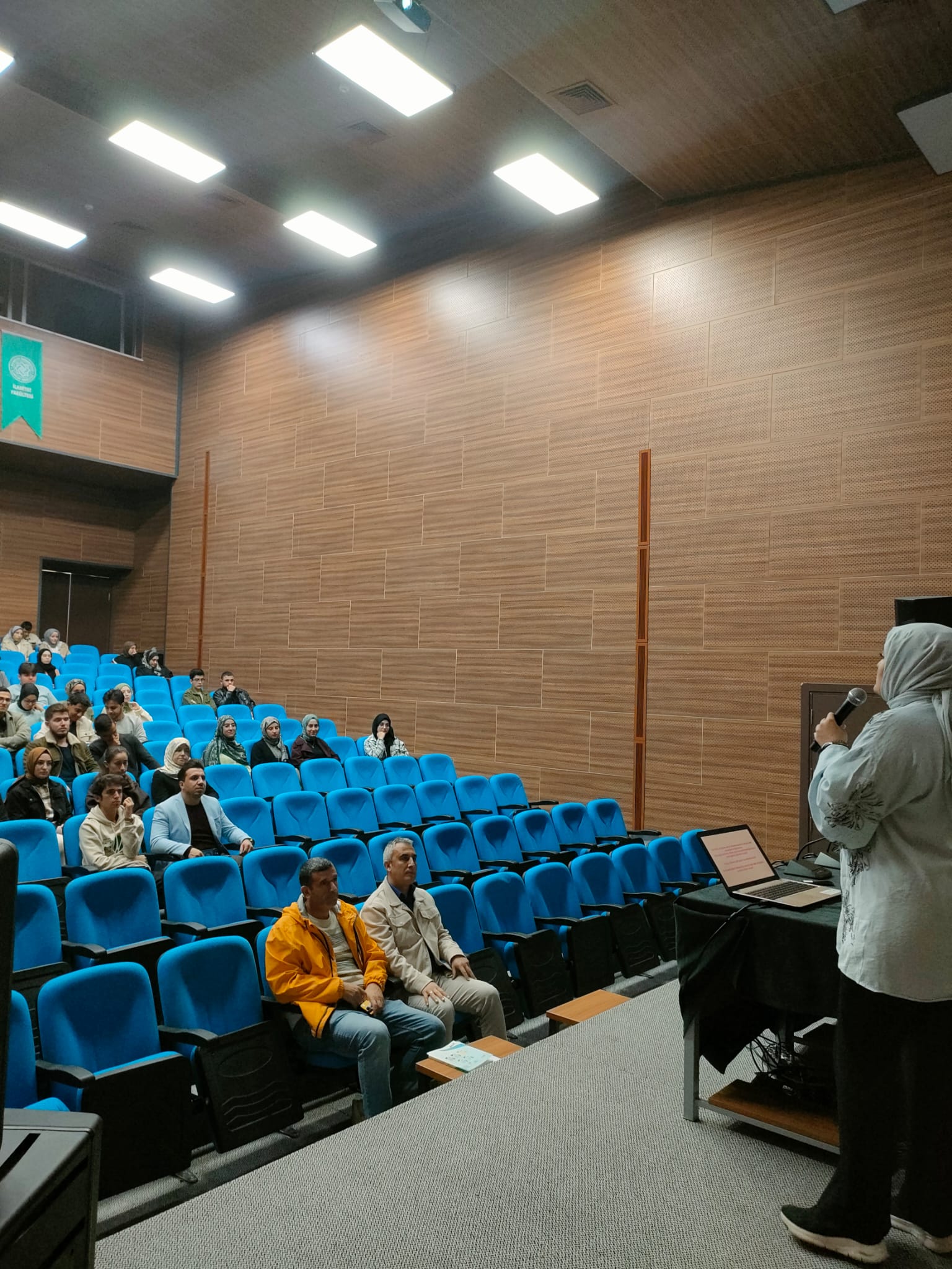 "Kendine İyi Bak" ve "Bırakırsan Başarırsın" Konulu Seminer