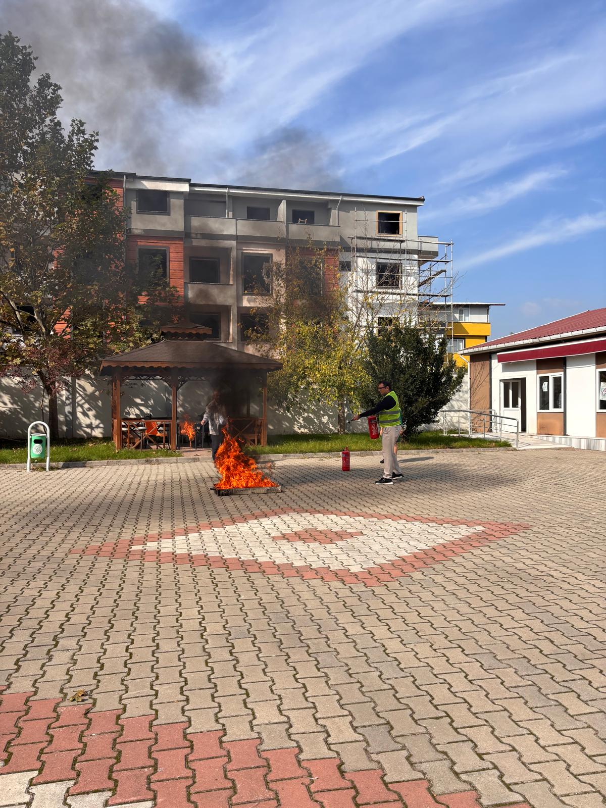 Yüksekokulumuzda Yangın Söndürme Tatbikatı