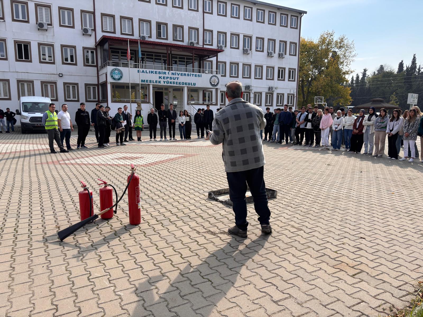 Yüksekokulumuzda Yangın Söndürme Tatbikatı 3