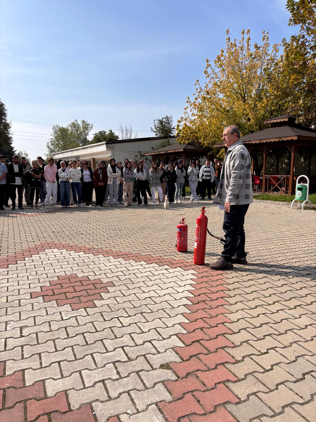 Yüksekokulumuzda Yangın Söndürme Tatbikatı 2