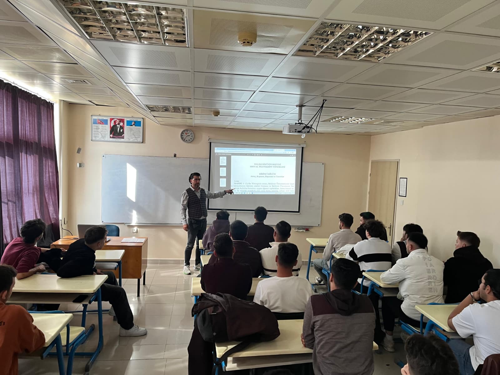 Otomotiv Teknolojisi Programı öğrencileri "Sosyal Transkript" uygulaması hakkında bilgilendirildi.