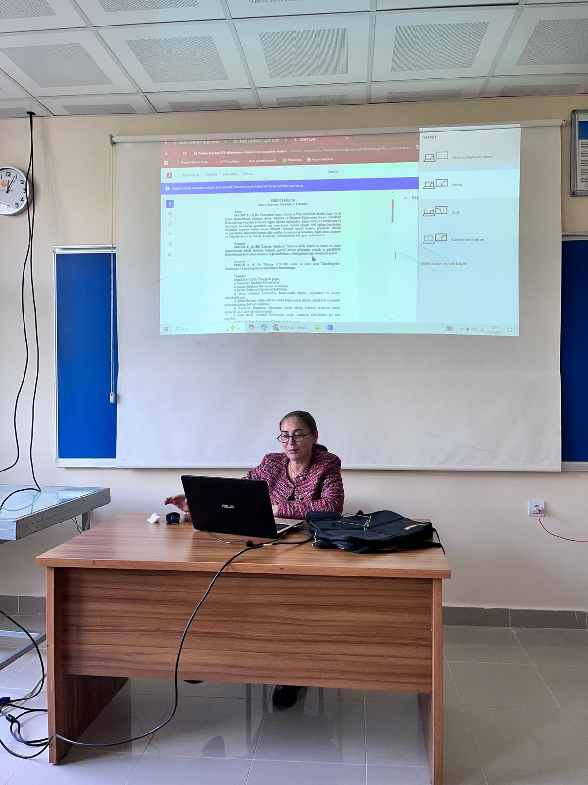 Balıkesir Üniversitesi Tasarım Bölümü öğrencilerine yönelik olarak, “Sosyal Transkript Uygulaması ve Önemi” konulu bilgilendirme sunumu gerçekleştirildi. 2