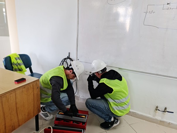 ELEKTRİK PROGRAMI ÖĞRENCİLERİNDEN UYGULAMALI BAKIM VE ONARIM ÇALIŞMASI 1