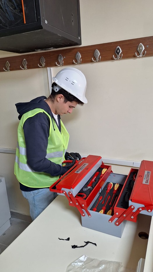 ELEKTRİK PROGRAMI ÖĞRENCİLERİNDEN UYGULAMALI BAKIM VE ONARIM ÇALIŞMASI 2