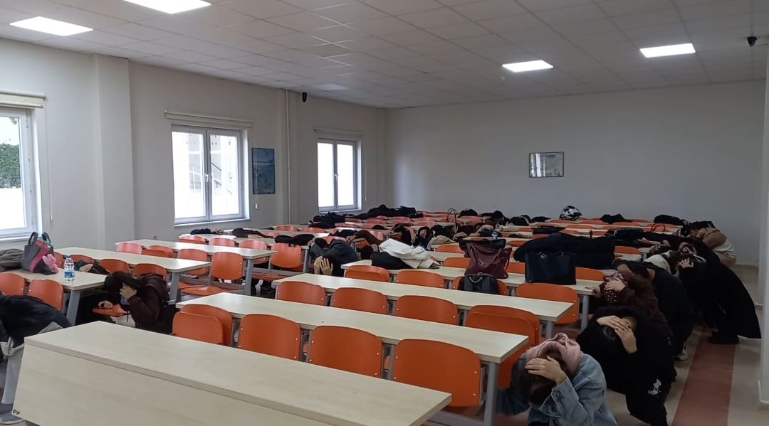 Üniversitemizde Acil Durum Tatbikatı Gerçekleştirildi 1