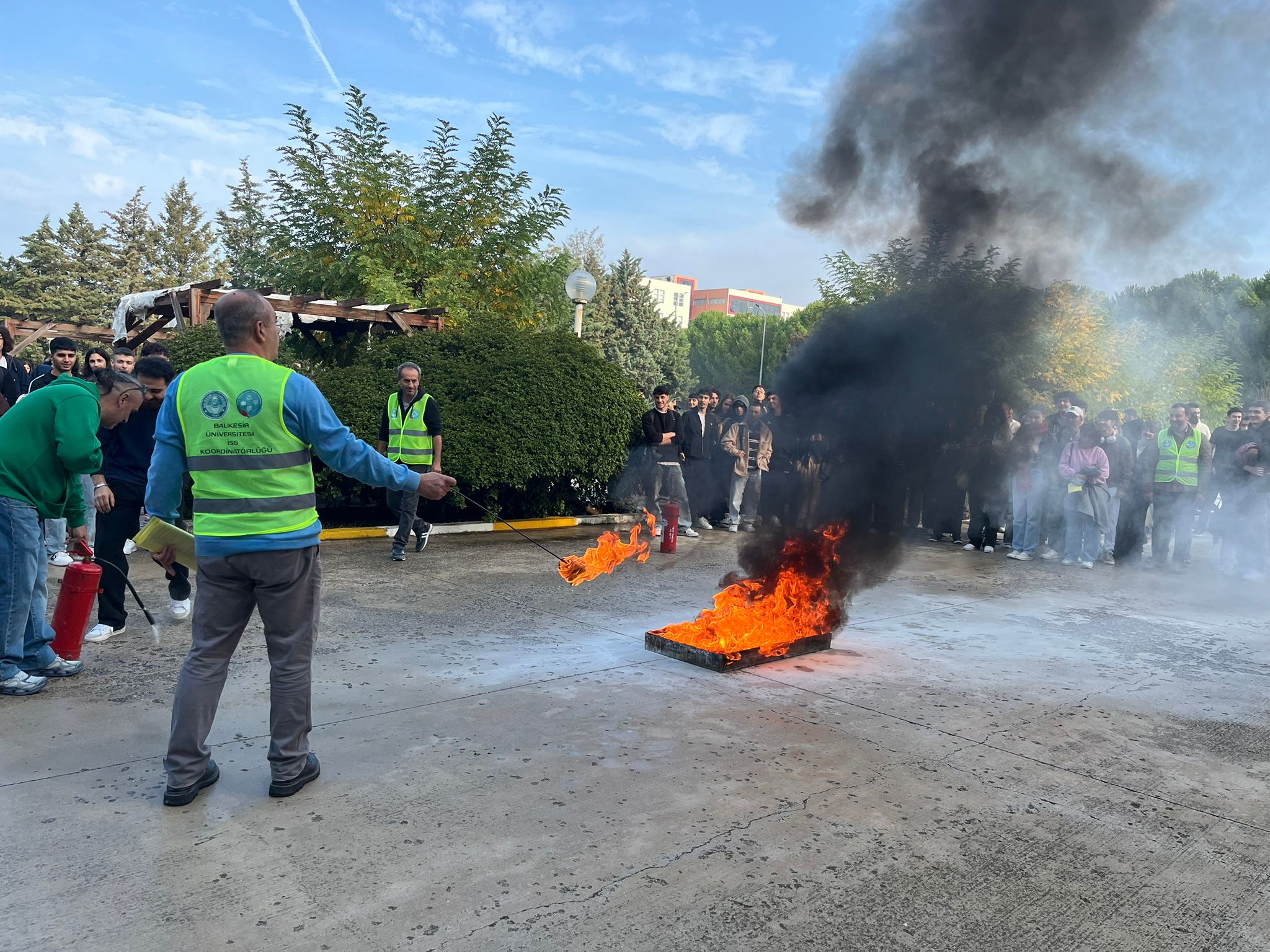 Üniversitemizde Acil Durum Tatbikatı Gerçekleştirildi 3