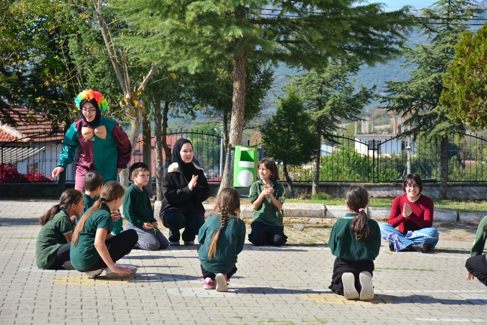 Balıkesir Üniversitesi Kütüphane Topluluğu Öğrencilerinden Deprem Bölgesindeki Köy Okuluna Anlamlı Ziyaret 1