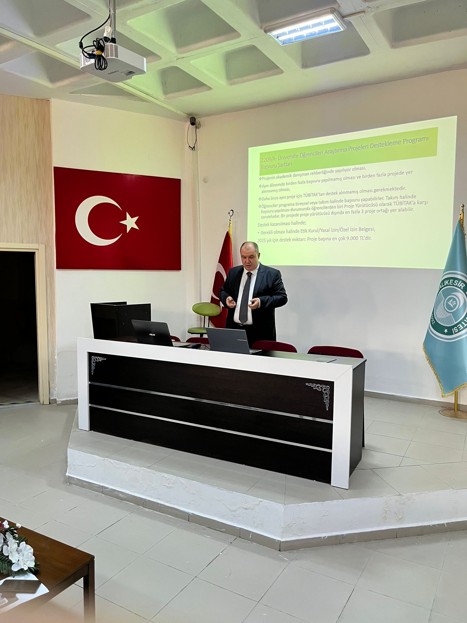 Yüksekokulumuzda TÜBİTAK 2209-A Bilgilendirme Semineri Gerçekleştirildi 1