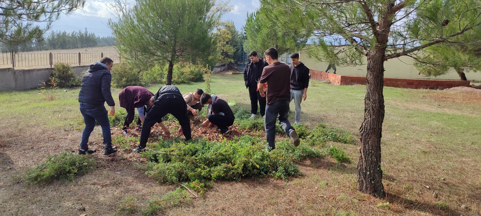 Ormancılık Ve Orman Ürünleri Programı Öğrencilerinden Bahçe Uygulaması 4