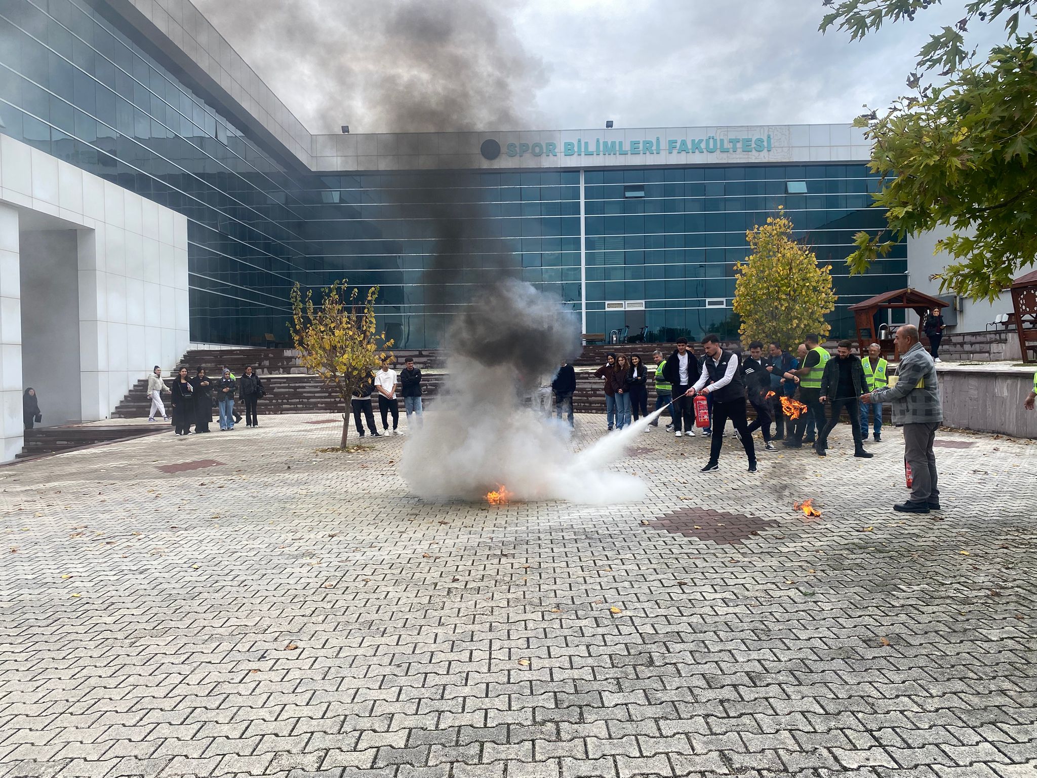 Fakültemizde Acil Durum Tatbikatı Gerçekleştirildi 2