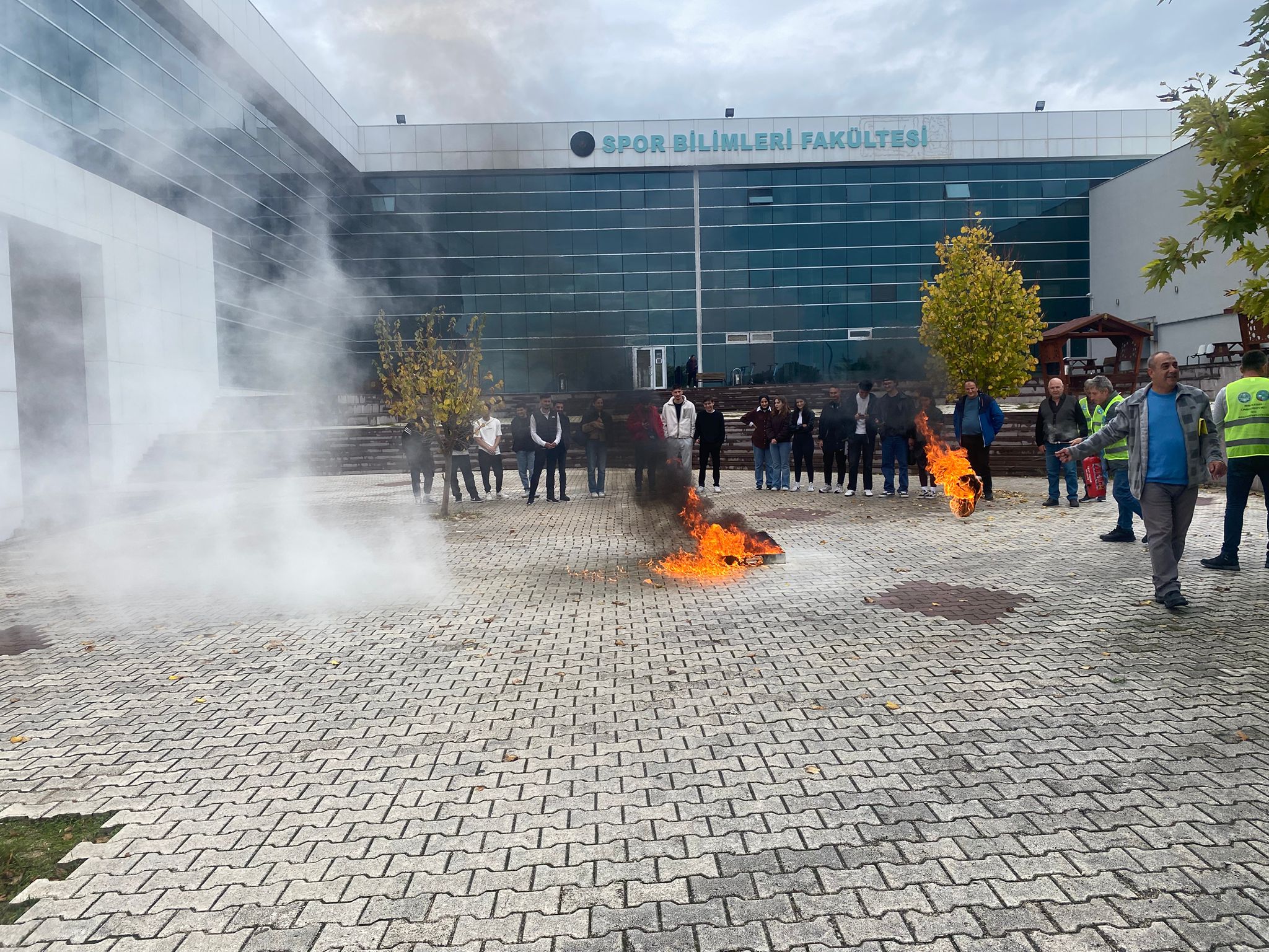 Fakültemizde Acil Durum Tatbikatı Gerçekleştirildi 5