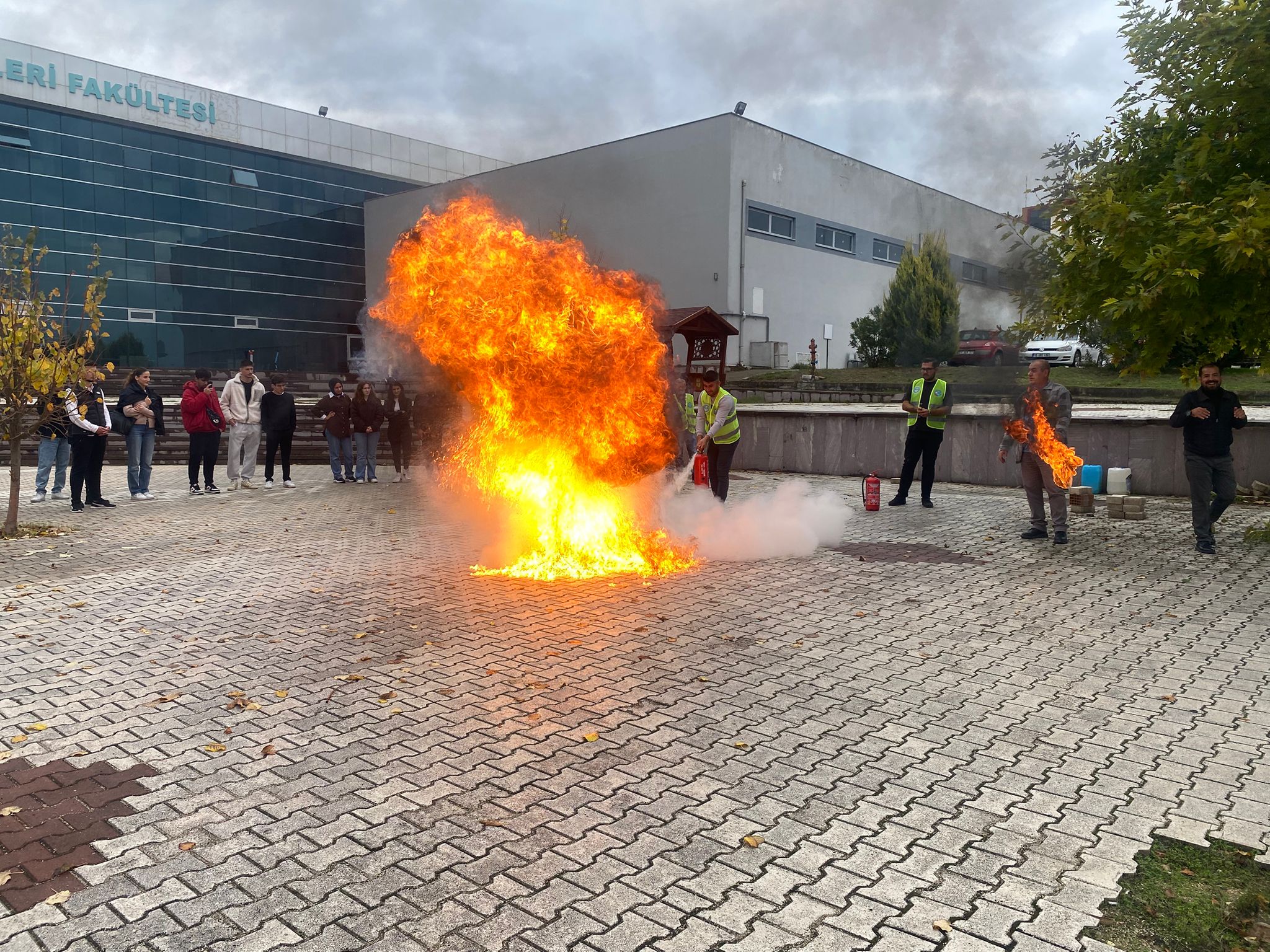Fakültemizde Acil Durum Tatbikatı Gerçekleştirildi 4