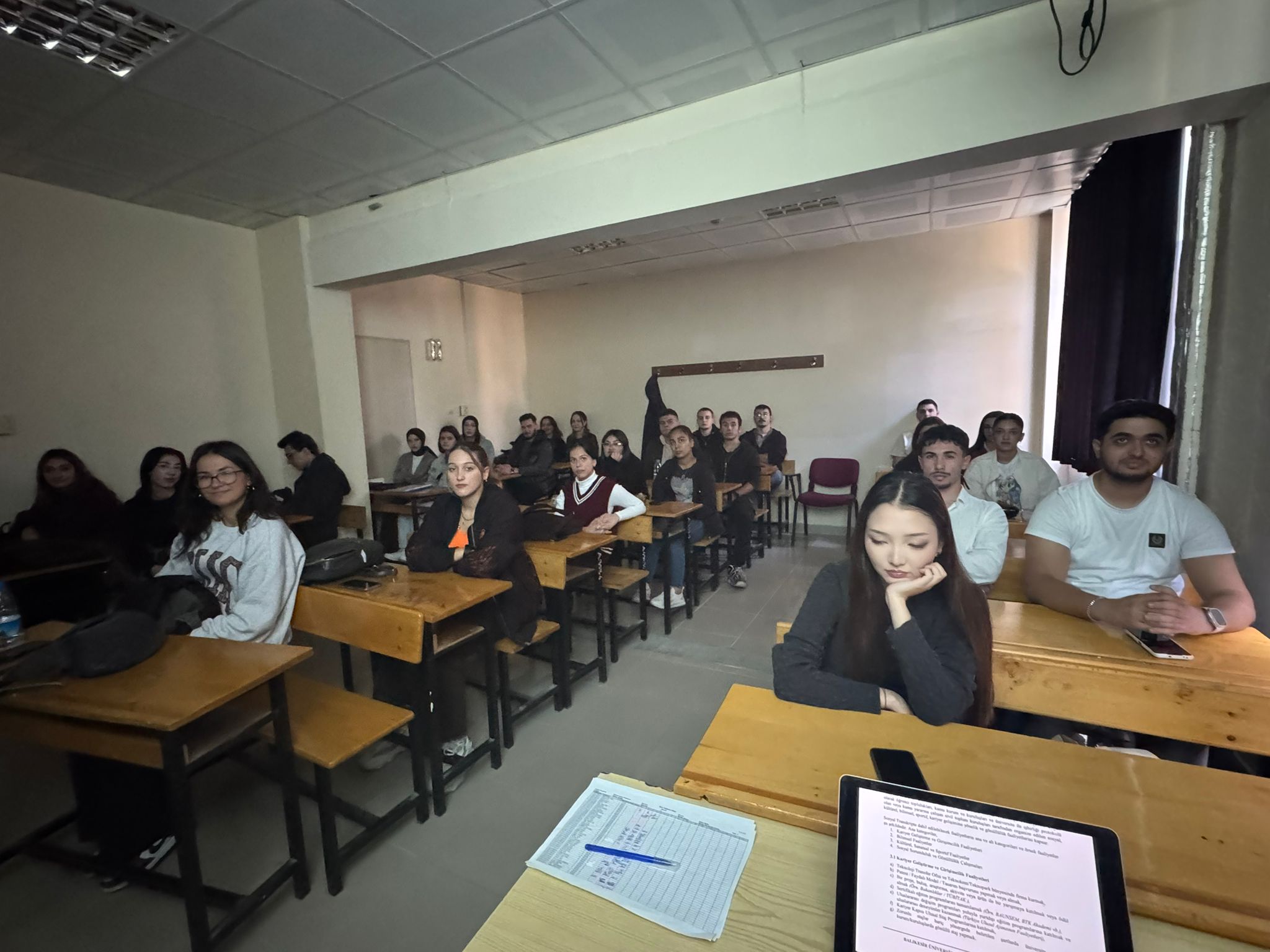 İŞLETME YÖNETİMİ PROGRAMI ÖĞRENCİLERİNE  "SOSYAL TRANSKRİPT" BİLGİLENDİRMESİ YAPILDI. 2
