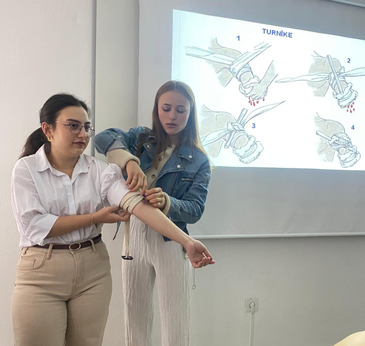 BAÜN İvrindi Sağlık Hizmetleri MYO’dan Jandarma Komutanlığı ve Gençlik ve  Spor Müdürlüğü Personeline “Temel İlk Yardım Eğitimi” 4