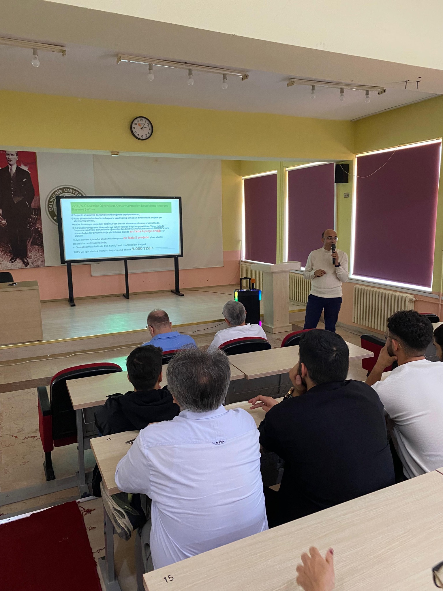 An informative seminar on the TÜBİTAK 2209-A University Students Research Projects Support Program was held at our vocational school