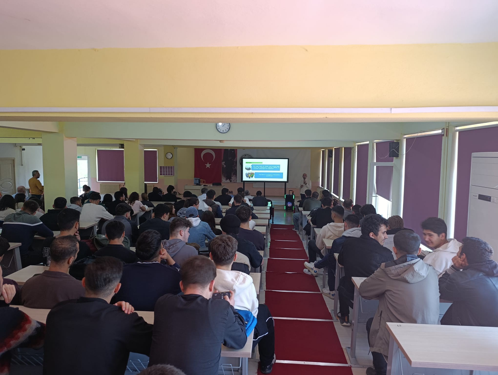 An informative seminar on the TÜBİTAK 2209-A University Students Research Projects Support Program was held at our vocational school 5