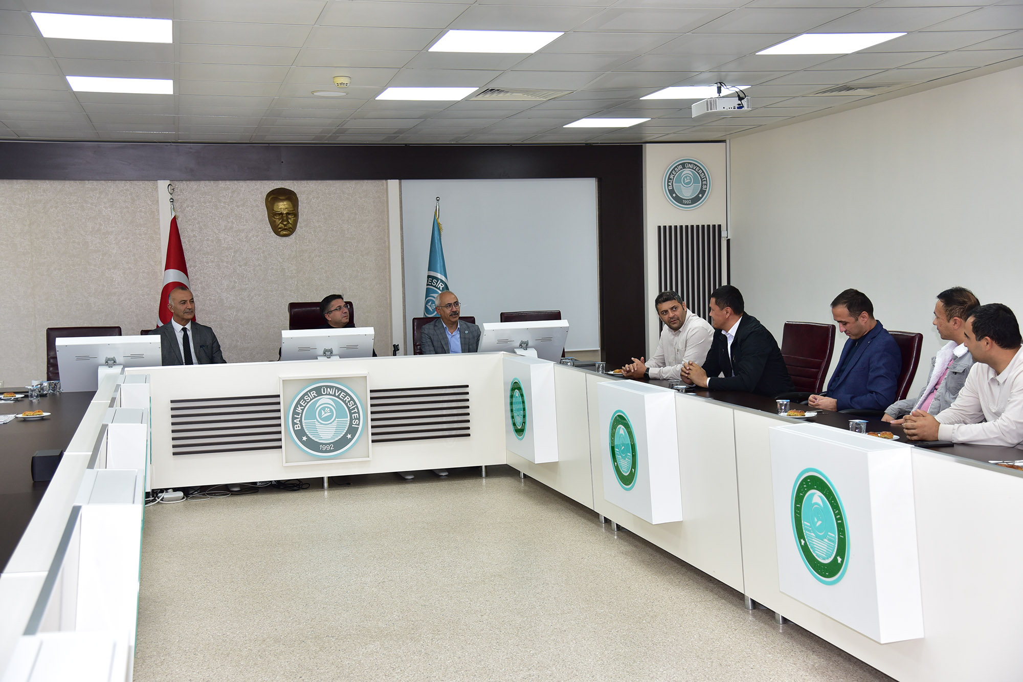 Rektör Oğurlu, Özbekistan İnovasyon Bakanlığının Yarışması Sonucu Gelen Konuk Akademisyenlerle BAÜN'de Yapılan Araştırmaları Değerlendirdi 2