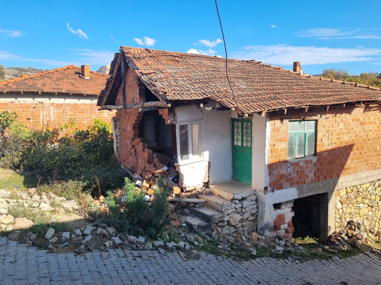 BAÜN’lü Uzmanlardan, Sındırgı Deprem Bölgesinde Arazi İncelemesi 7
