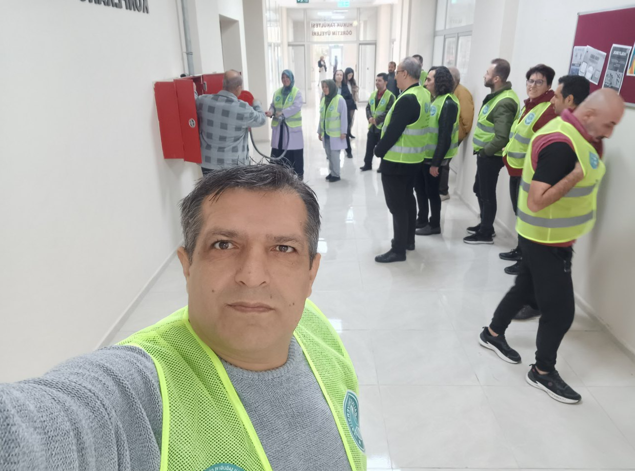 Fakültemizde Deprem, Tahliye ve Yangın Söndürme Tatbikatı 23