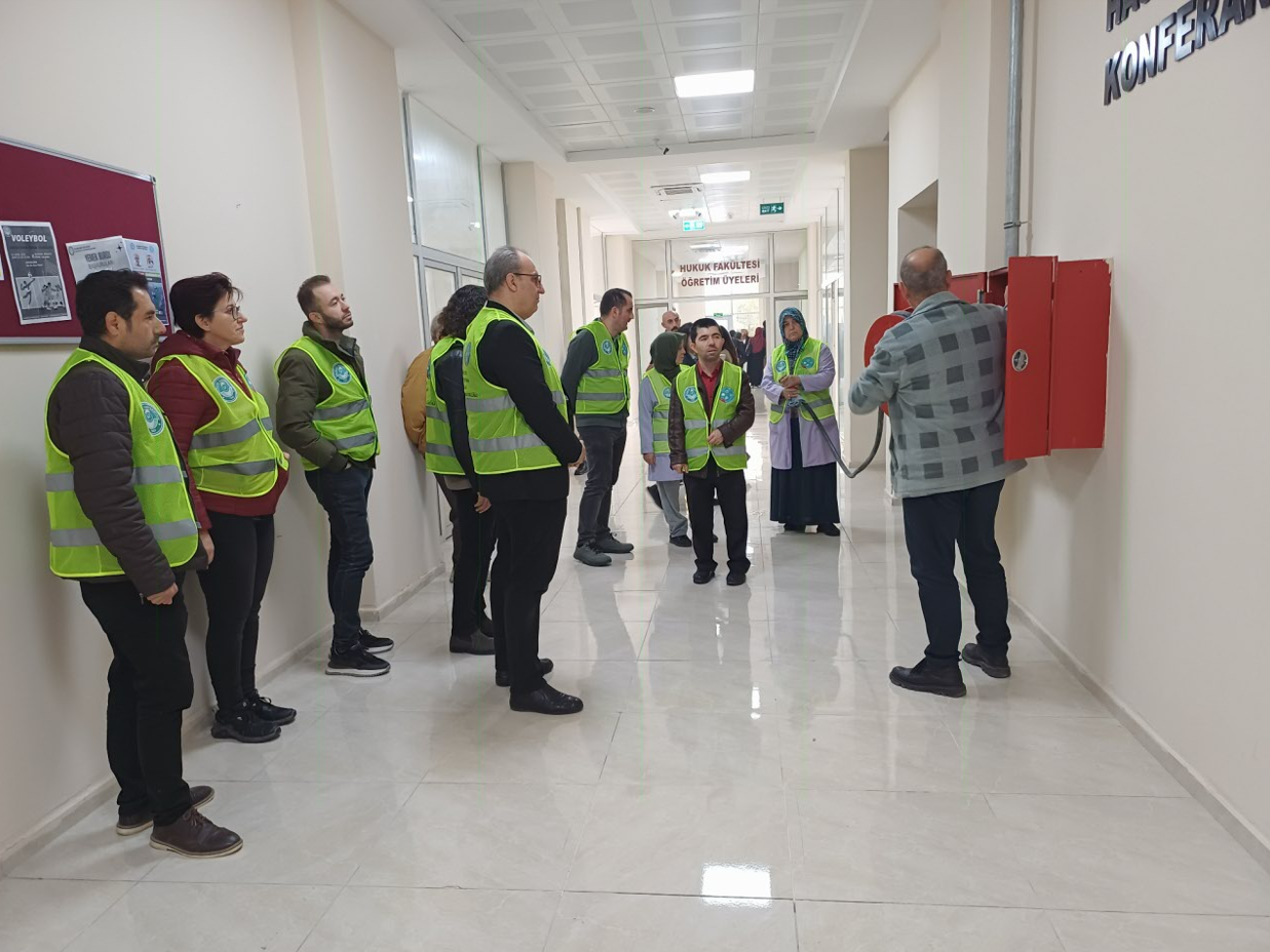 Fakültemizde Deprem, Tahliye ve Yangın Söndürme Tatbikatı 25