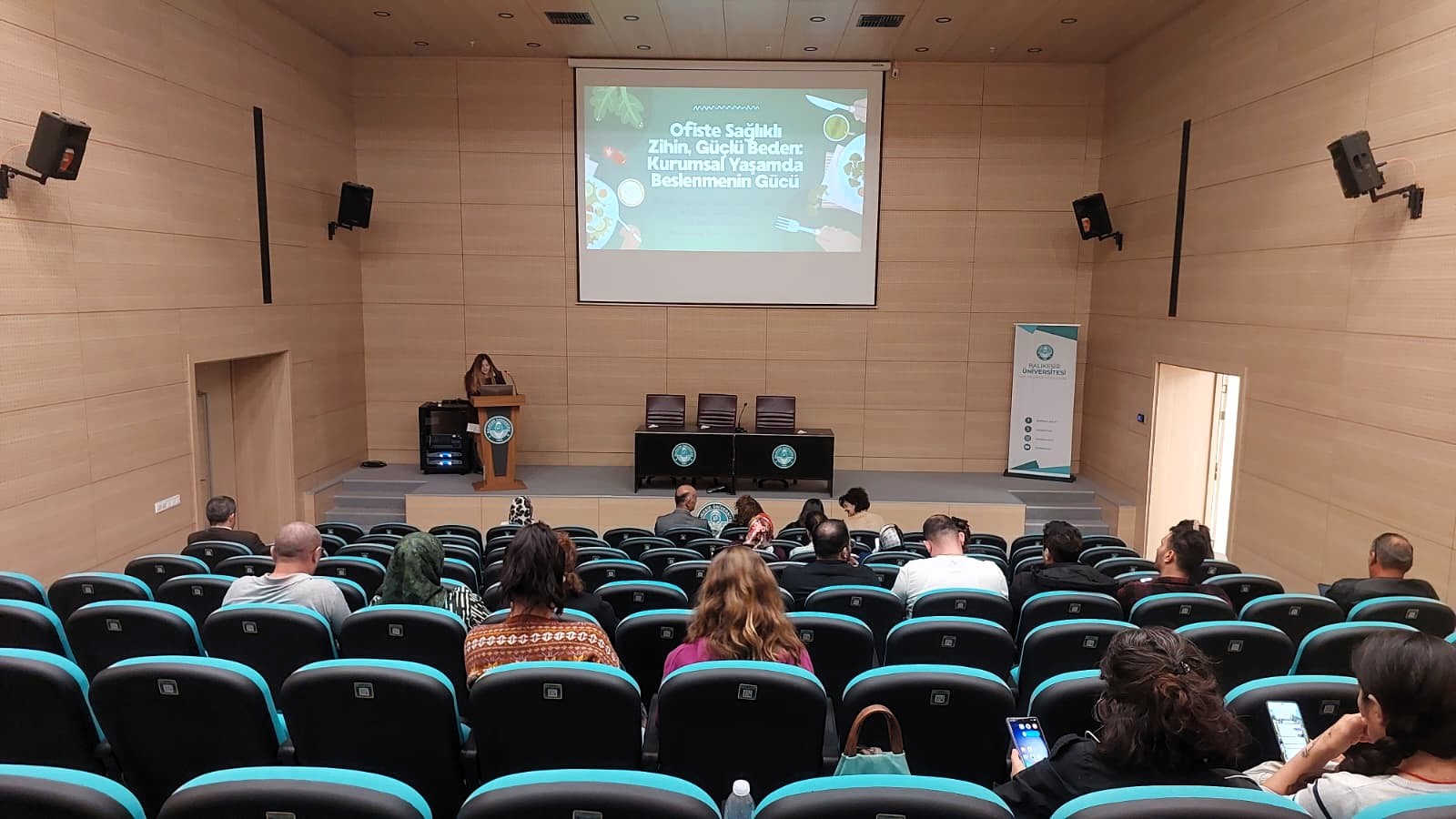 Üniversitemiz Personeline "Sağlıklı Beslenme" Konulu Eğitim Verildi