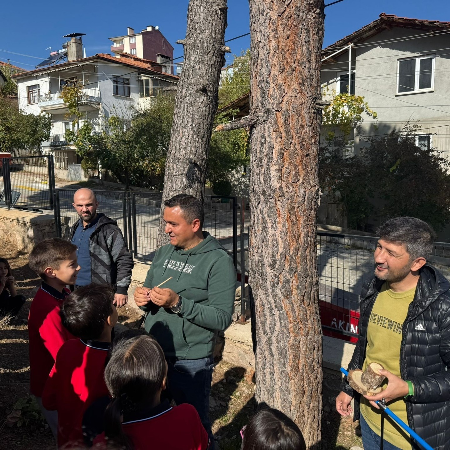 BAÜN Dursunbey MYO’dan Küçük Öğrencilere “Ağaçları Tanıyorum” Etkinliği 5