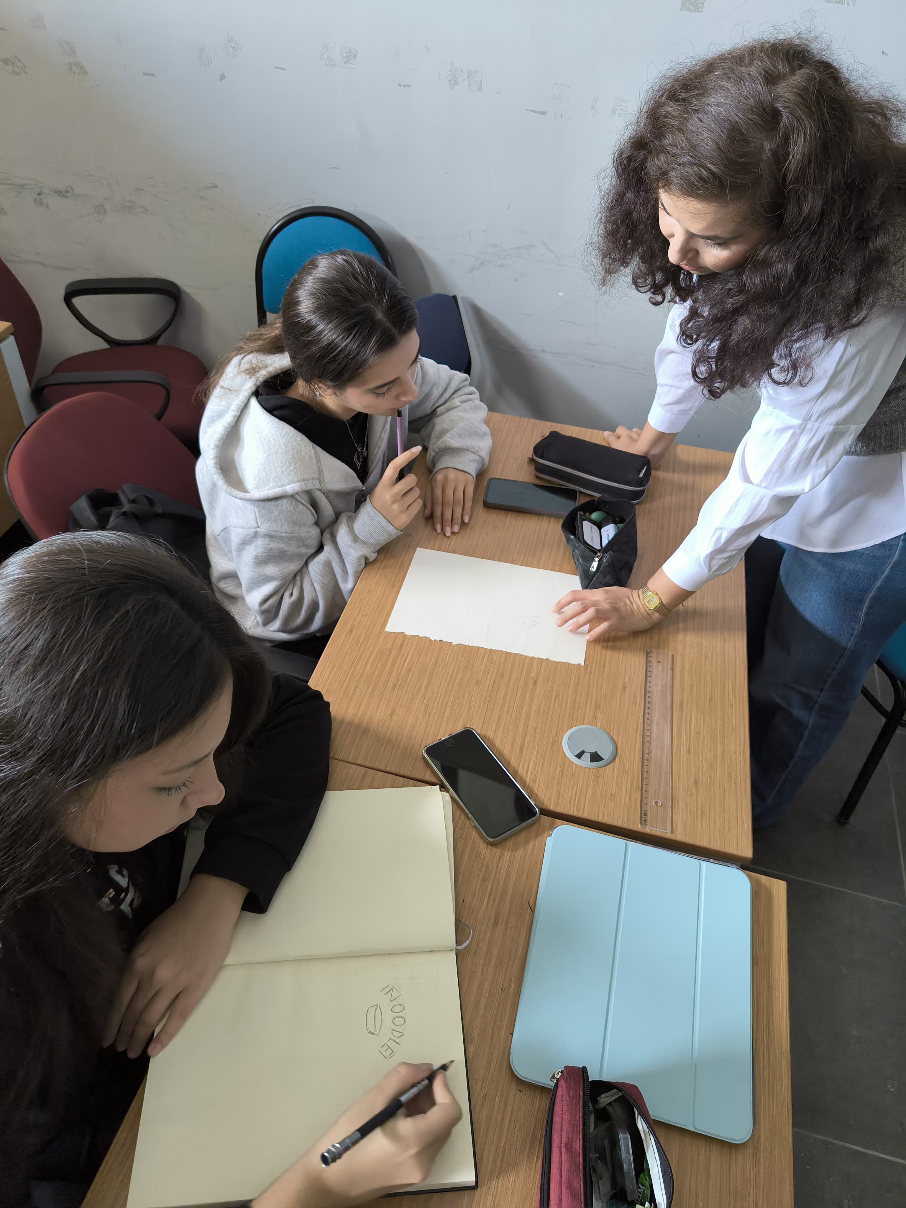 A Logo Workshop was held with students from the T.C. Ziraat Bankası Fine Arts High School. 1