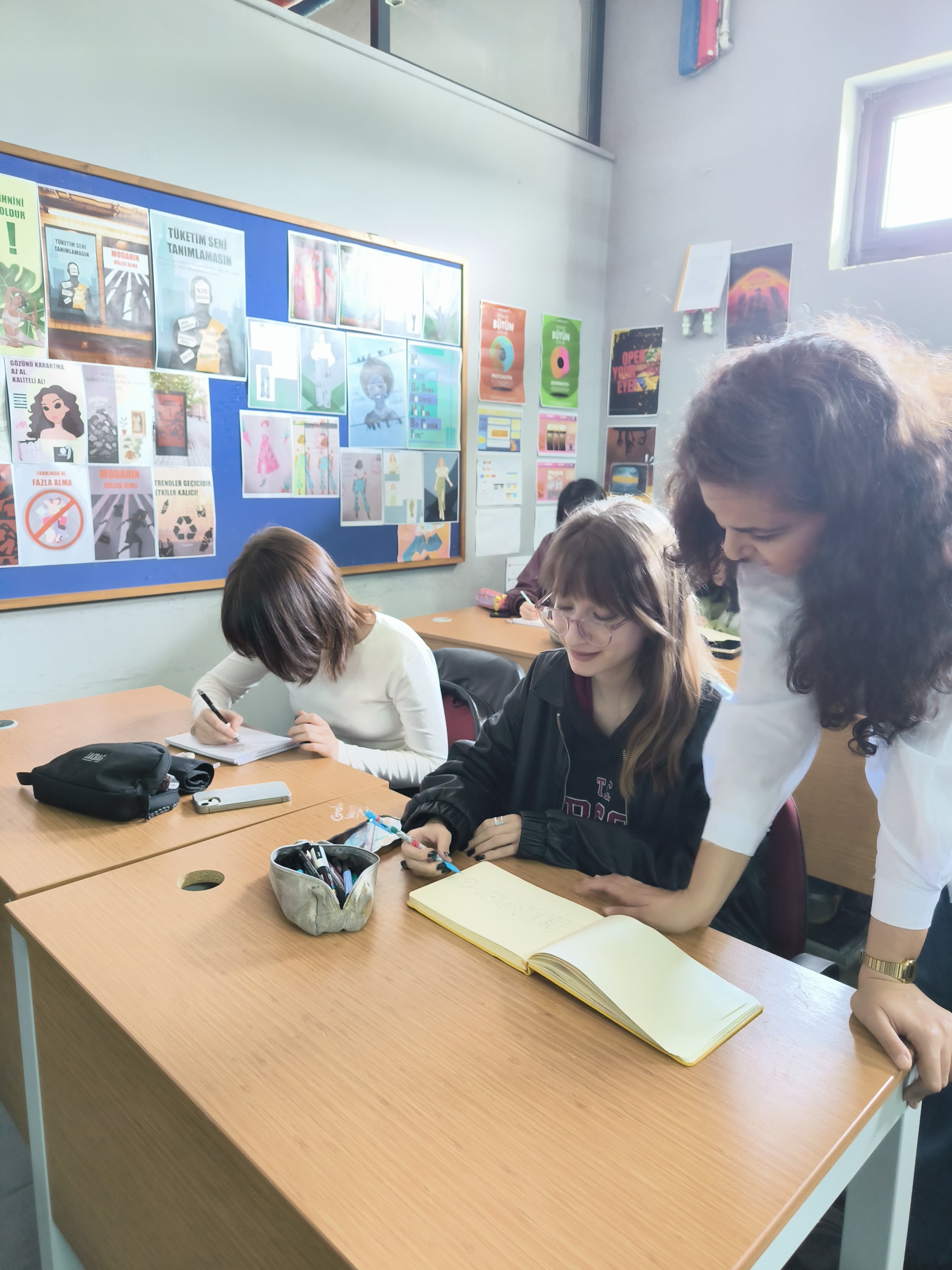 A Logo Workshop was held with students from the T.C. Ziraat Bankası Fine Arts High School. 4