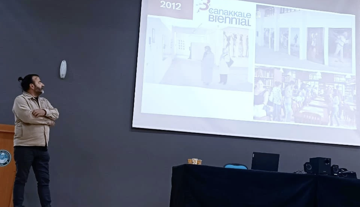 Doç. Dr. Seyhan Boztepe'nin "Çanakkale Kültür Ekosistemi ve Bienal" isimli söyleşisi gerçekleşti. 1