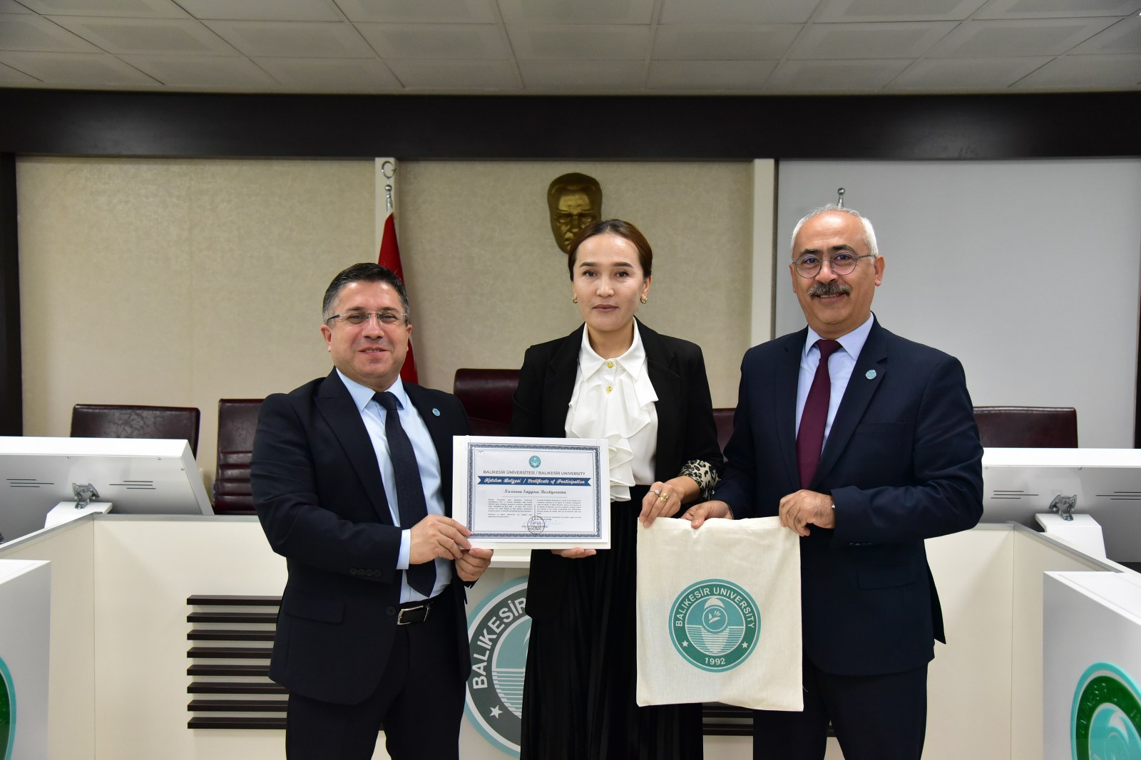 BAÜN’de Akademik Programlarını Tamamlayan Uluslararası Araştırmacılara Sertifikaları Takdim Edildi 7