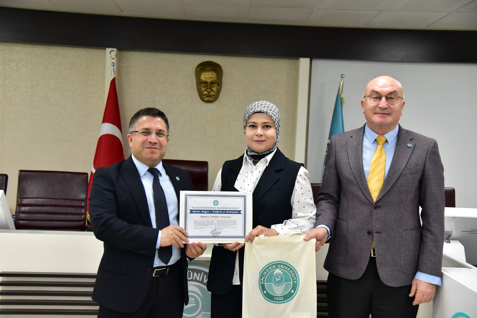 BAÜN’de Akademik Programlarını Tamamlayan Uluslararası Araştırmacılara Sertifikaları Takdim Edildi 8