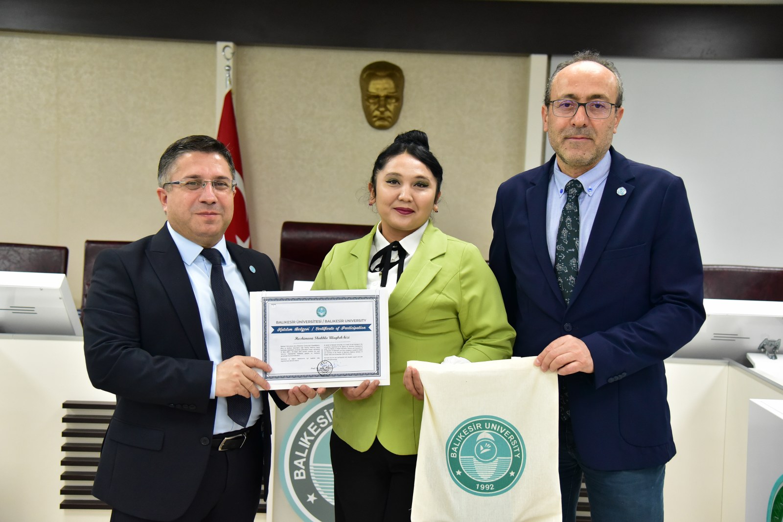 BAÜN’de Akademik Programlarını Tamamlayan Uluslararası Araştırmacılara Sertifikaları Takdim Edildi 9