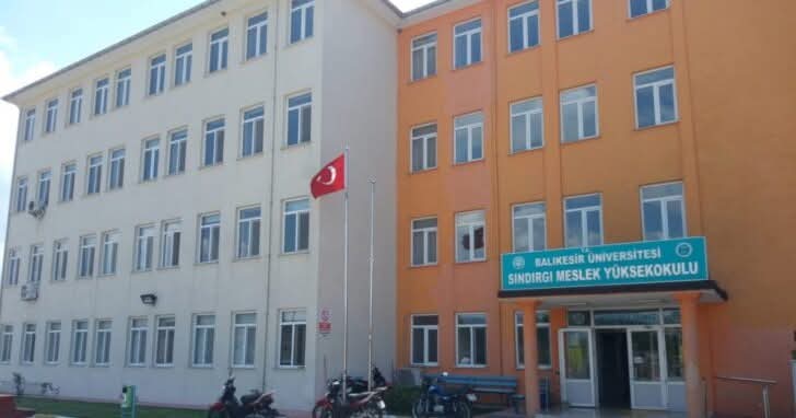Deprem Merkezindeki Sındırgı MYO Öğrencileri Geçici Olarak Merkez Kampüse Taşınıyor 2