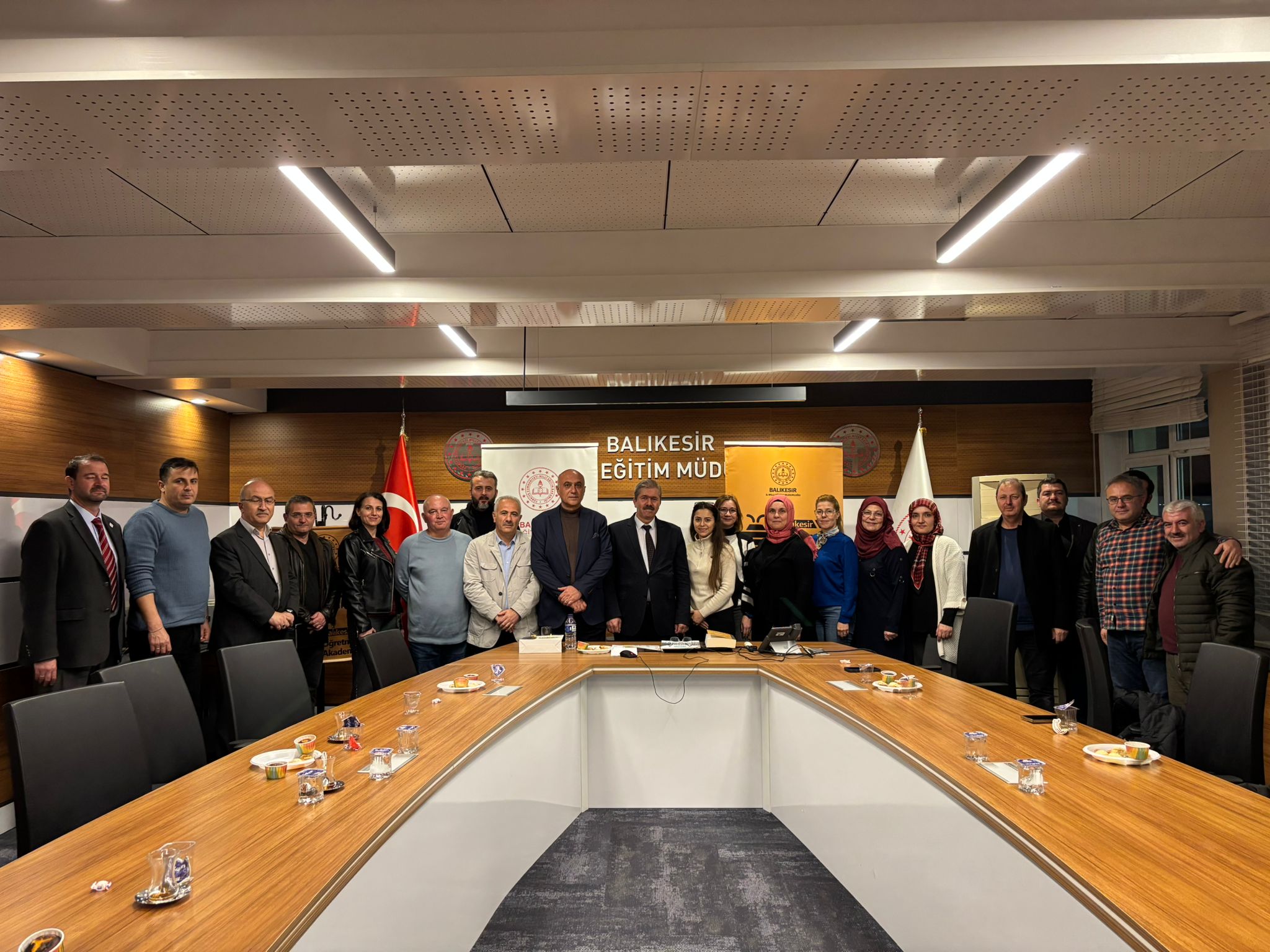 Fakültemiz Dekanı Prof. Dr. Mehmet Özkan, Balıkesir İl Milli Eğitim Müdürlüğü Öğretmen Akademileri  Biyografi Akademisi çerçevesinde düzenlenen programa katıldı. 2