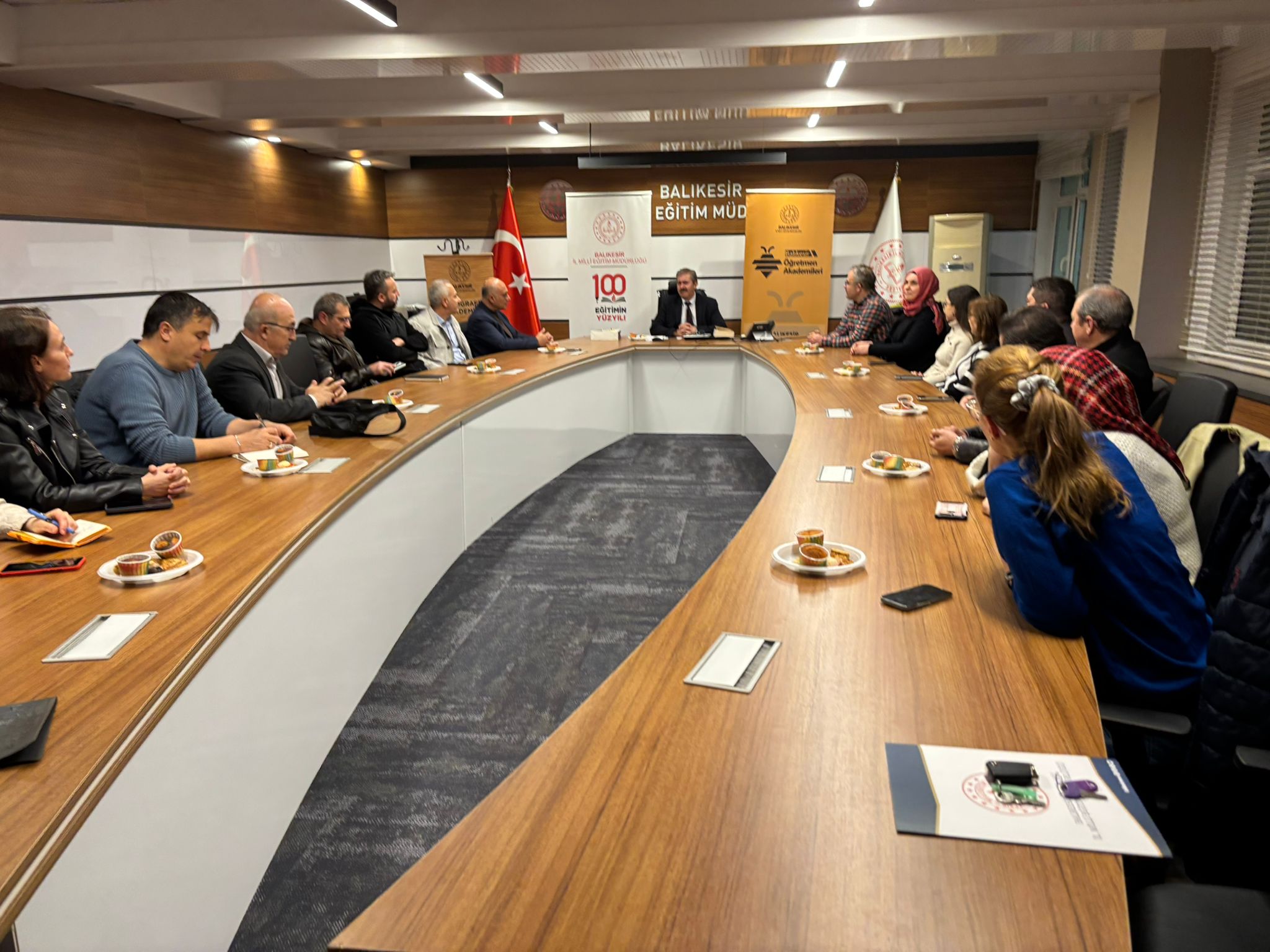 Fakültemiz Dekanı Prof. Dr. Mehmet Özkan, Balıkesir İl Milli Eğitim Müdürlüğü Öğretmen Akademileri  Biyografi Akademisi çerçevesinde düzenlenen programa katıldı. 3
