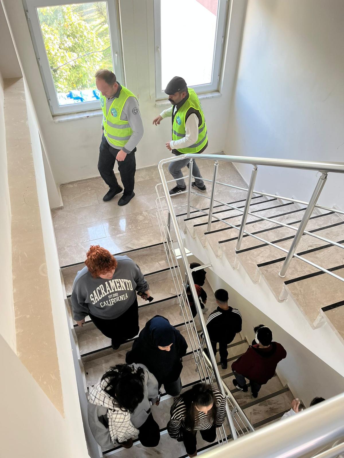 Savaştepe MYO’da Acil Durum ve Yangın Söndürme Tatbikatı Gerçekleştirilmiştir. 3