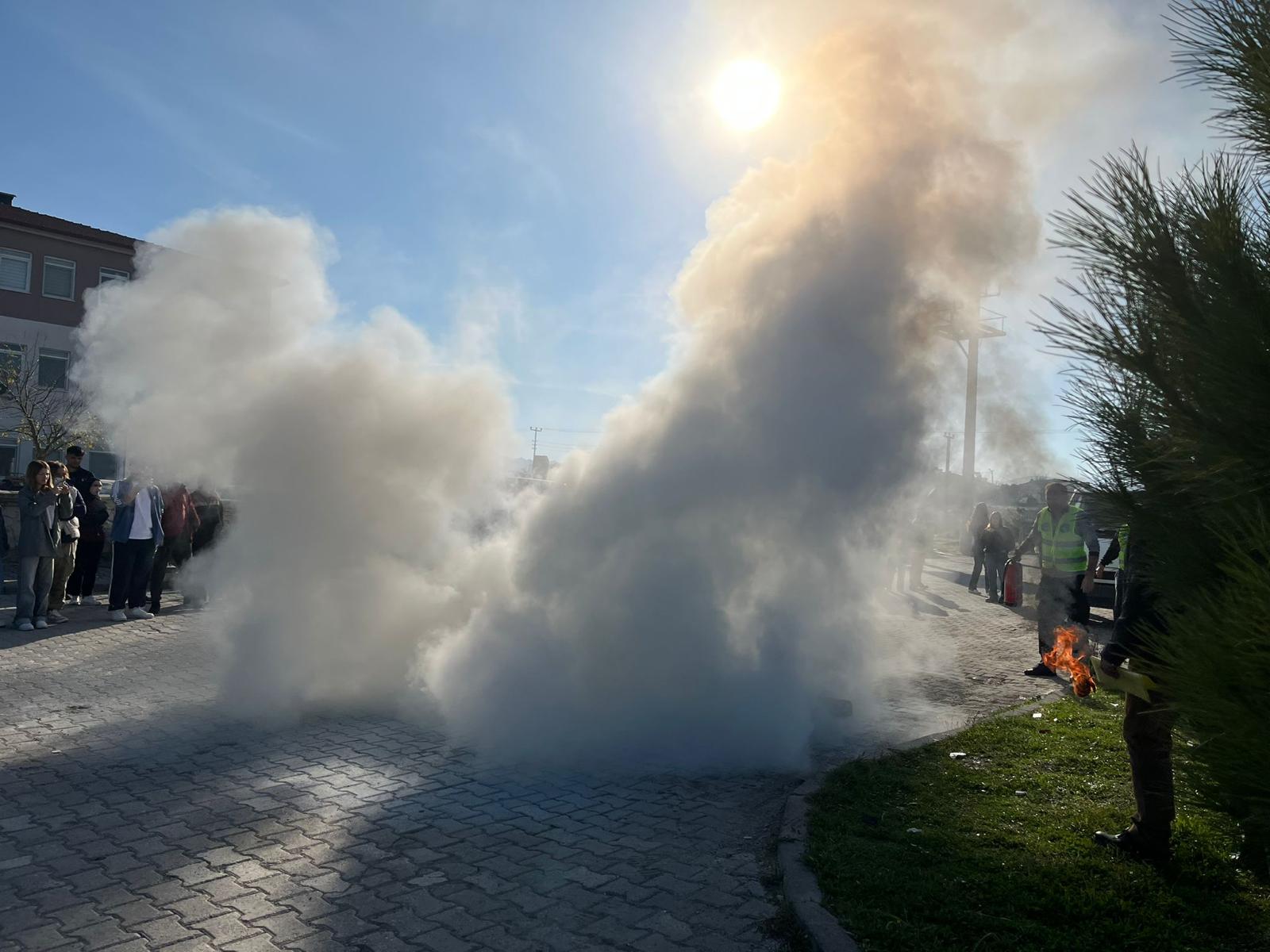Savaştepe MYO’da Acil Durum ve Yangın Söndürme Tatbikatı Gerçekleştirilmiştir. 6