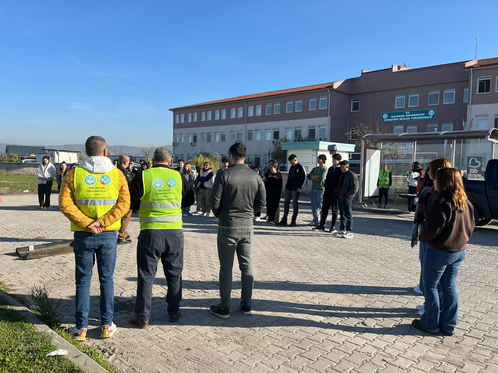 Savaştepe MYO’da Acil Durum ve Yangın Söndürme Tatbikatı Gerçekleştirilmiştir. 4