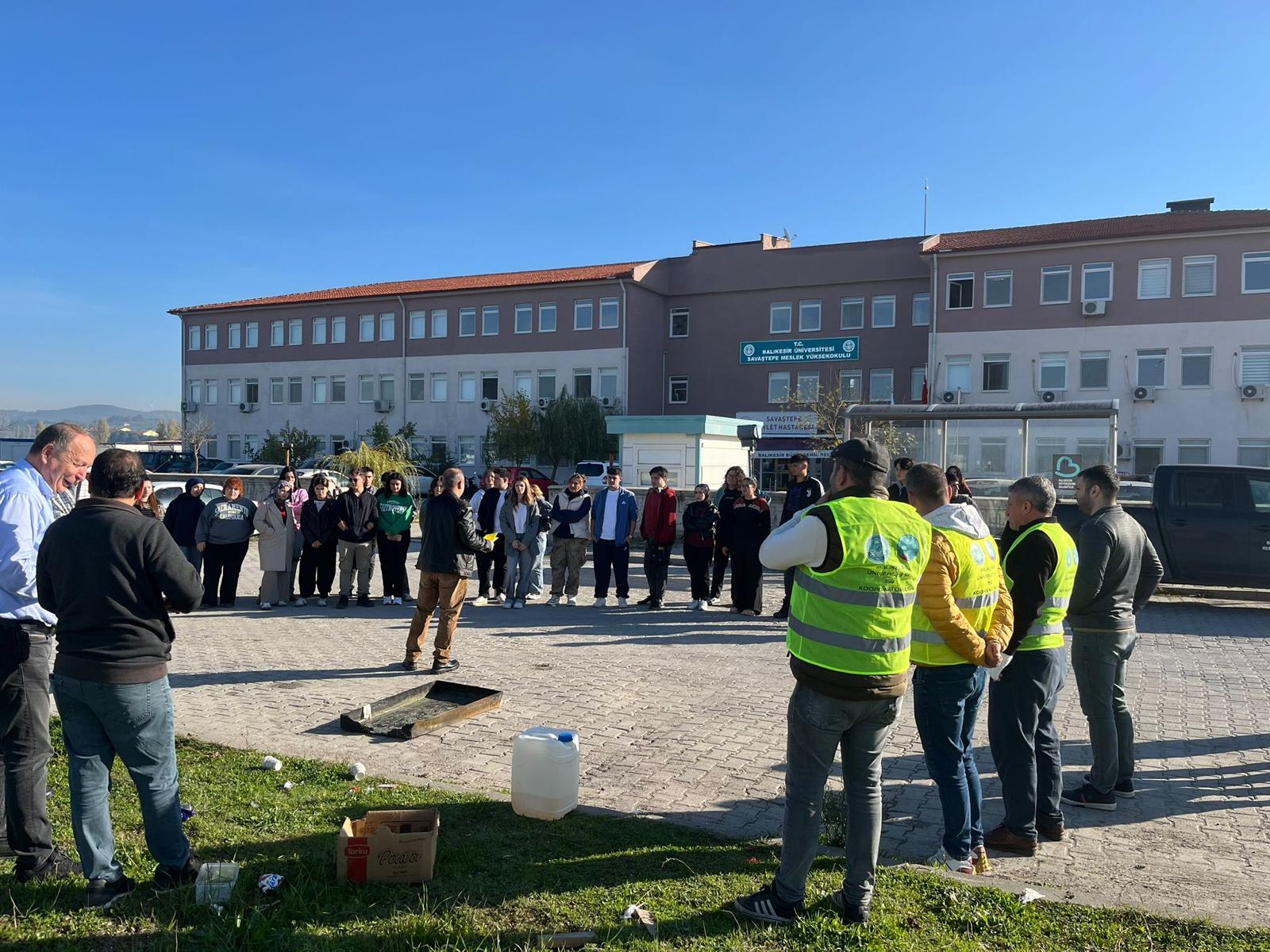 Savaştepe MYO’da Acil Durum ve Yangın Söndürme Tatbikatı Gerçekleştirilmiştir.