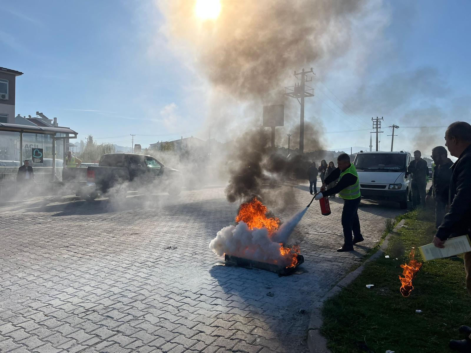 Savaştepe MYO’da Acil Durum ve Yangın Söndürme Tatbikatı Gerçekleştirilmiştir. 7