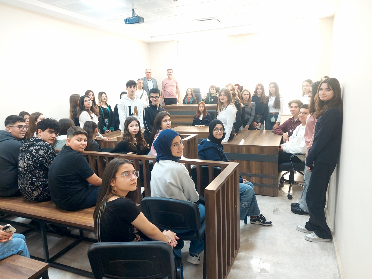 Bandırma Şehit Mehmet Günenç Anadolu Lisesi Öğrencileri Hukuk Fakültemizi Ziyaret ettiler 5