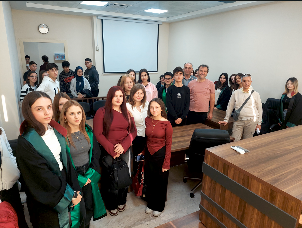 Bandırma Şehit Mehmet Günenç Anadolu Lisesi Öğrencileri Hukuk Fakültemizi Ziyaret ettiler 4