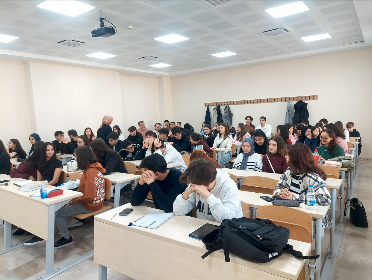 Bandırma Şehit Mehmet Günenç Anadolu Lisesi Öğrencileri Hukuk Fakültemizi Ziyaret ettiler 2