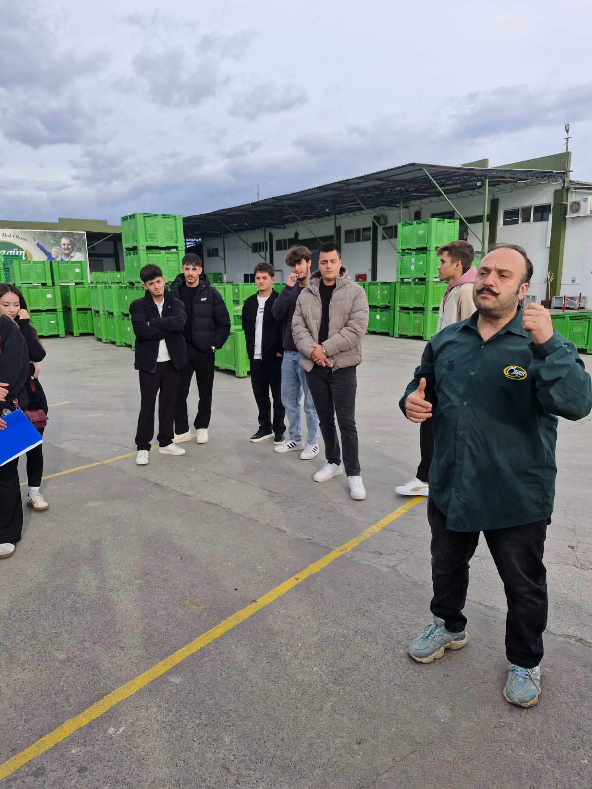 Meslek Yüksekokulumuz İşletme Yönetimi ve Pazarlama Programı öğrencilerinden Özgün Zeytincilik Fabrikasına Ziyaret 2