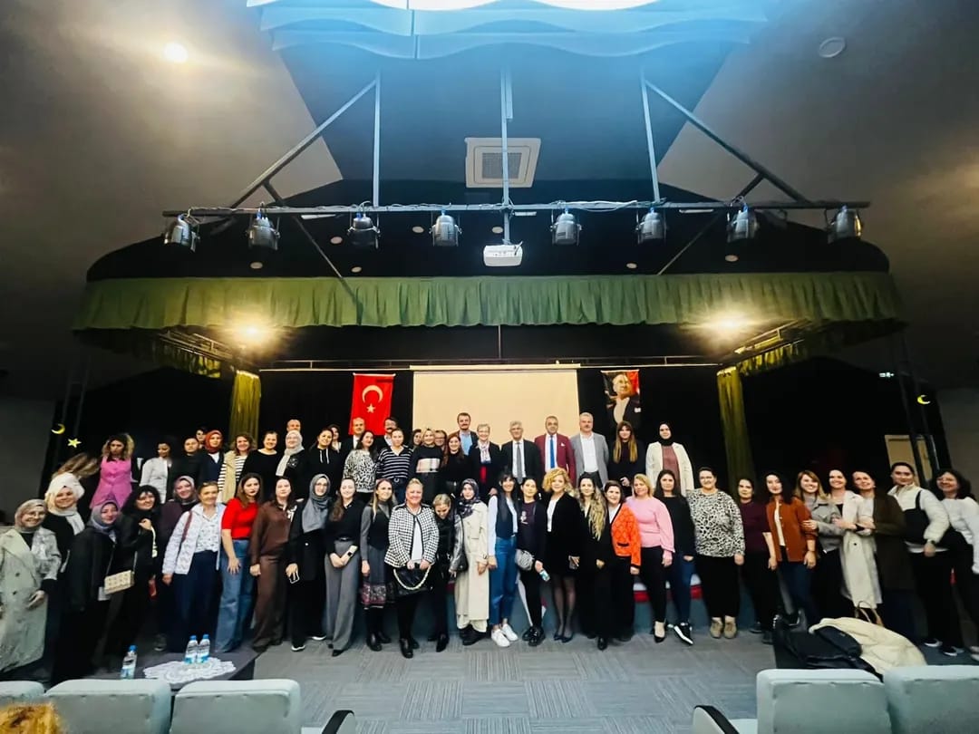 Ziyaretçi Öğretim Üyemiz Prof. Dr. Trundle'dan Anlamlı Konferanslar 5