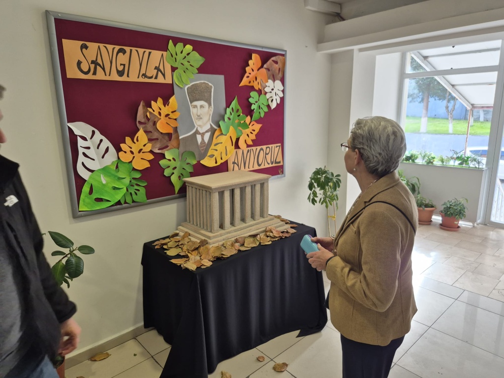 Ziyaretçi Öğretim Üyemiz Prof. Dr. Trundle'dan Anlamlı Konferanslar 7