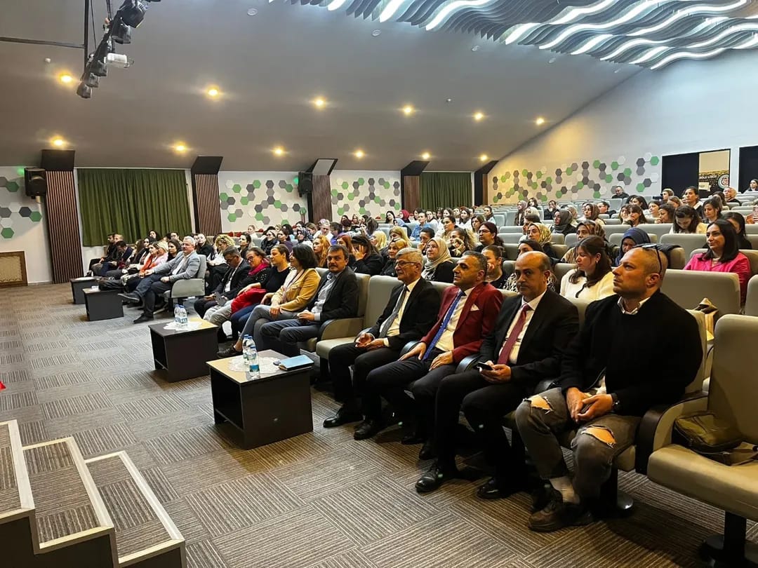 Ziyaretçi Öğretim Üyemiz Prof. Dr. Trundle'dan Anlamlı Konferanslar 3